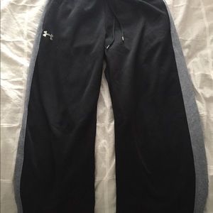 Size medium Under Armour sweatpants & long sleeve